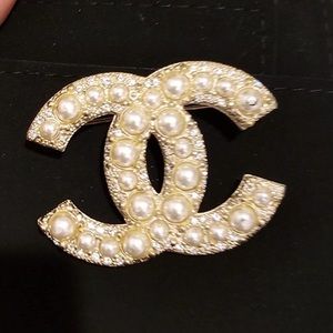Chanel Brooch Gold, Pearly White and Crystal Y09530